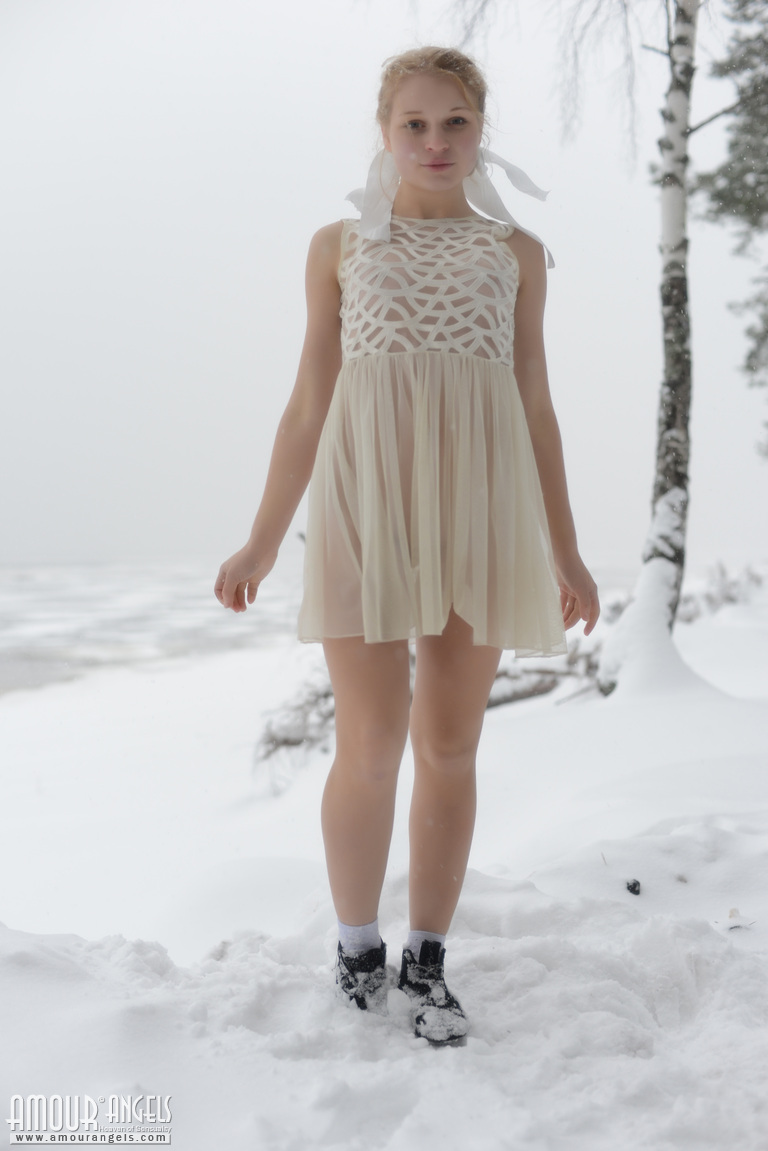 Sasha: SNOWY GIRL. Nudity in the frost