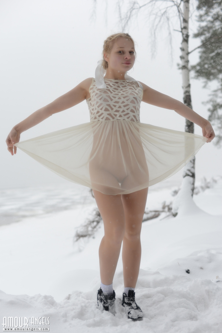 Sasha: SNOWY GIRL. Nudity in the frost