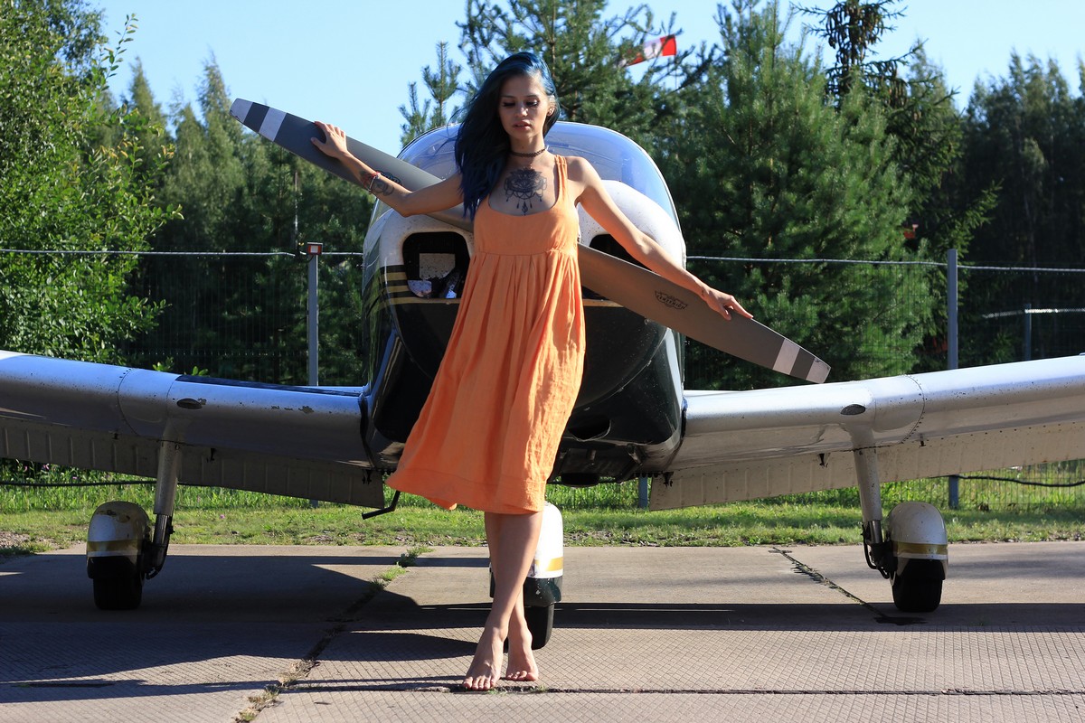Hot russian babe Natrosha shows her body at small aerodrome