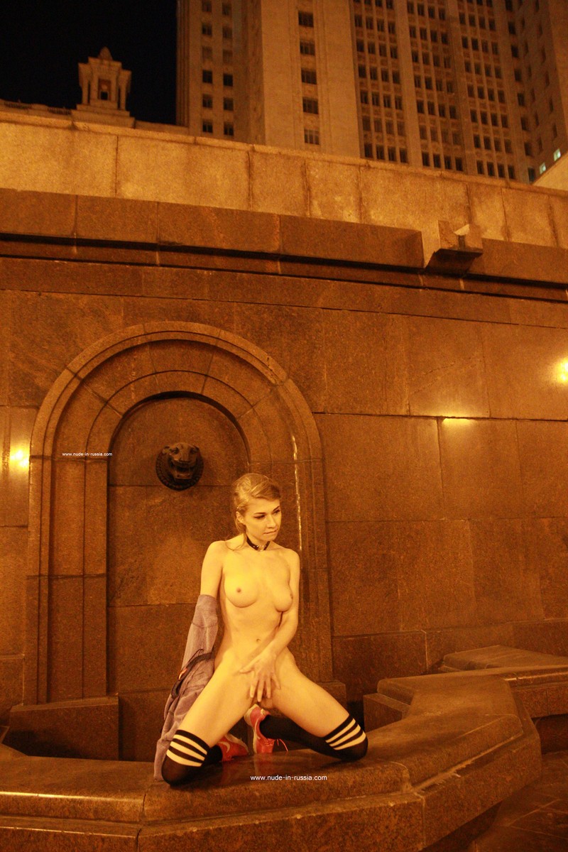 Russian girl Eva Gold with a perfect body undresses at Moscow University at night