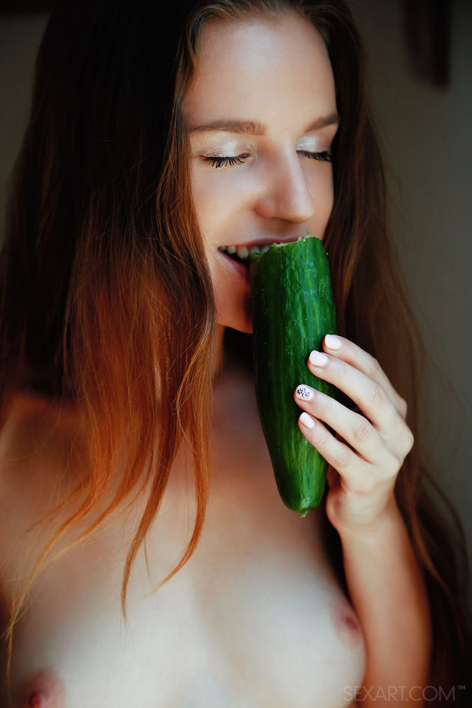 Sofi Shane plays with her vegetables and makes her hairy pussy creamy