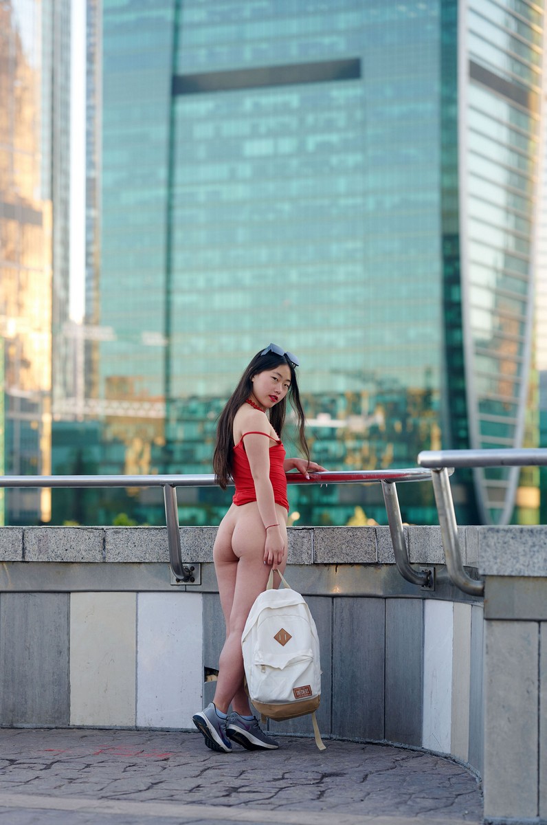 This young Asian lady Tonya undresses and shows her beautiful ass in the very center of Moscow