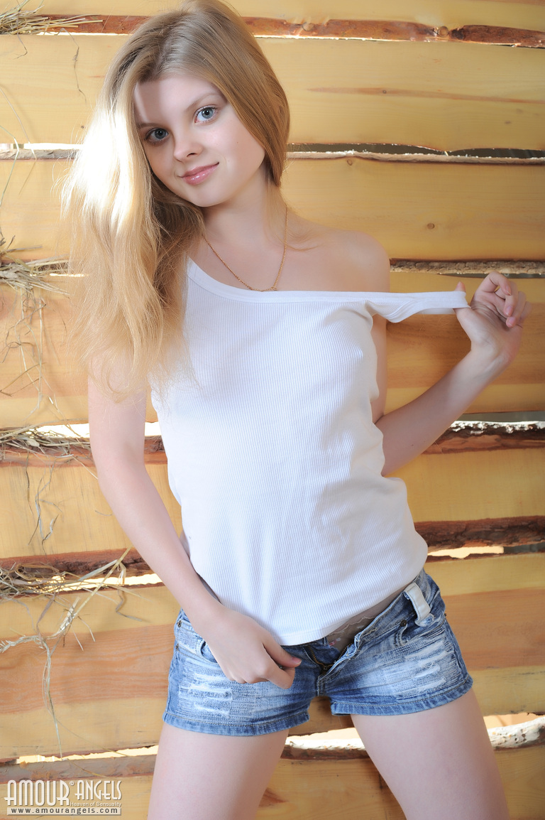 Kisa: COUNTRY STYLE. Gorgeous nude teenie