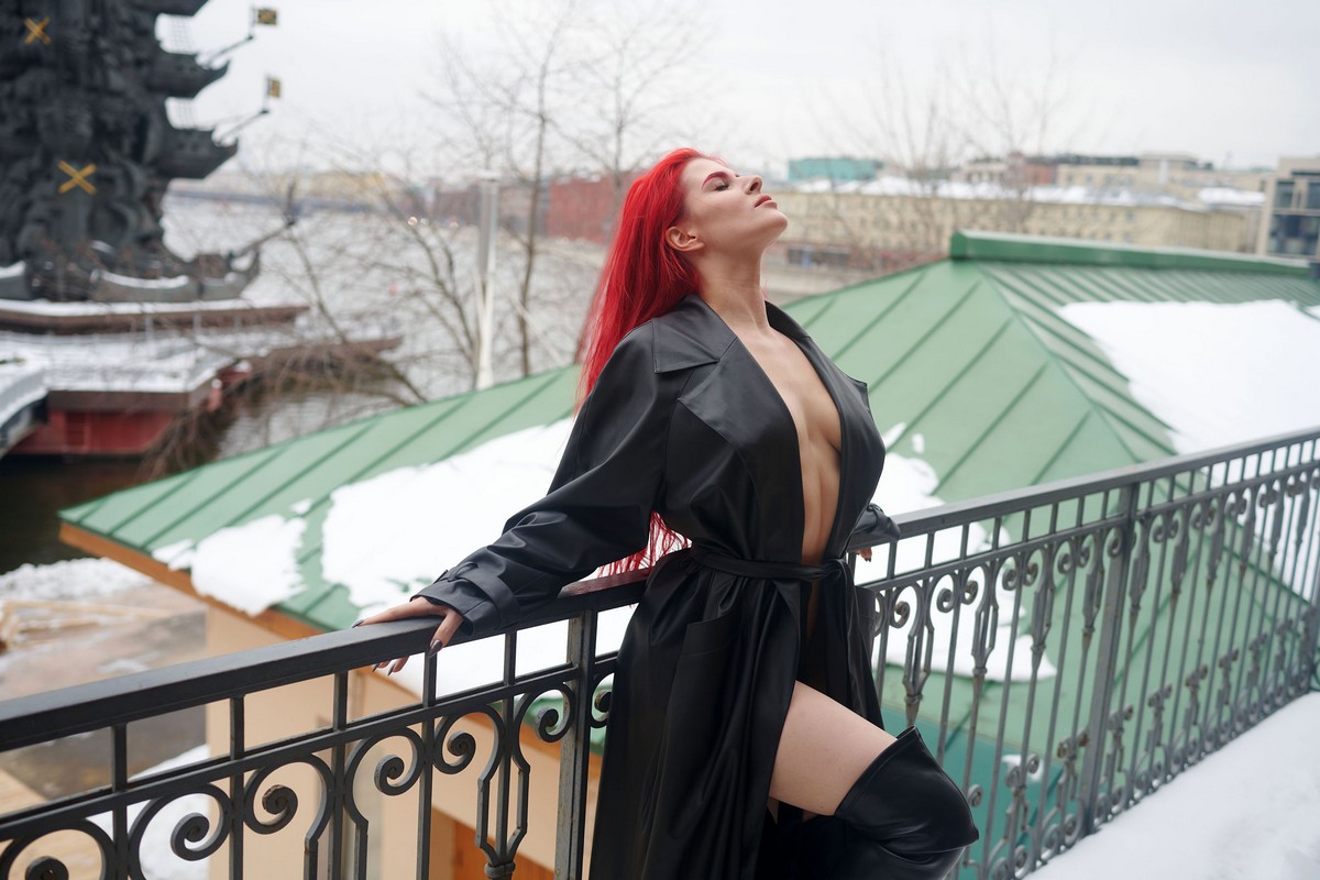 Red-haired beauty Polina with a big ass in the very center of Moscow