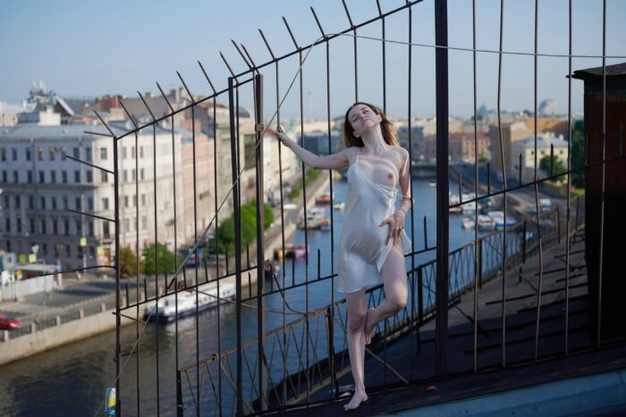 Russian girl Anna walks naked on the roof