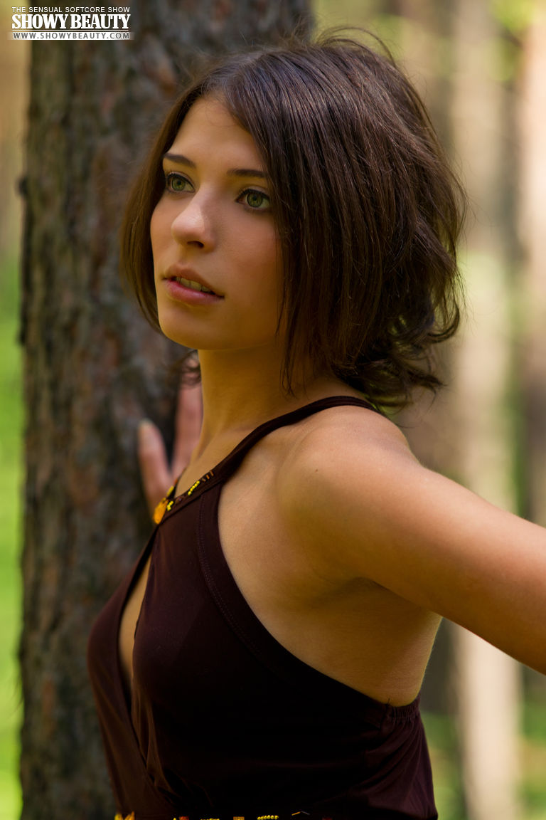 Rozalina: FOREST BEAUTY. Perfect naked woman