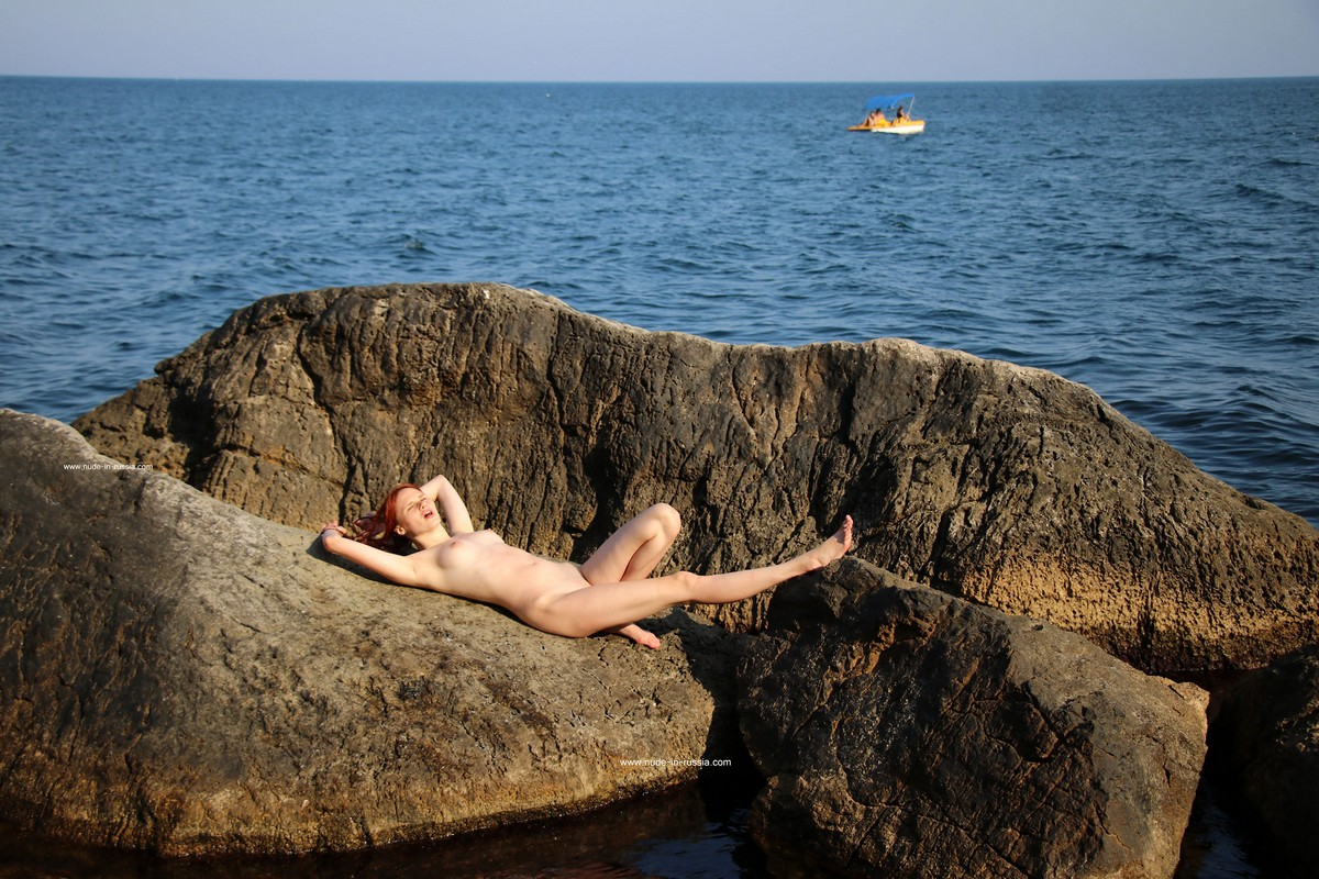 Beer-fueled men caught a beauty's photo shoot on the rocks