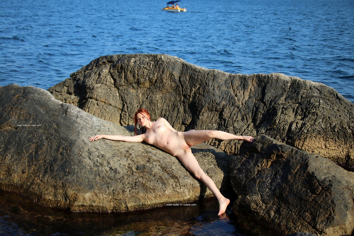 Beer-fueled men caught a beauty's photo shoot on the rocks