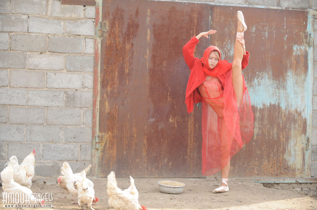 Jenny: BALLET FANTASY. Horny cutie