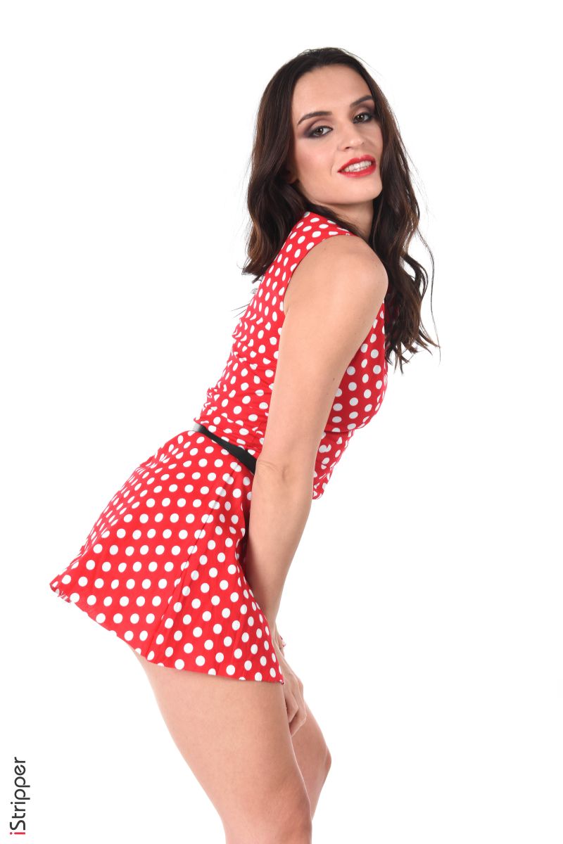 Leyla Lee: Cross My Heart