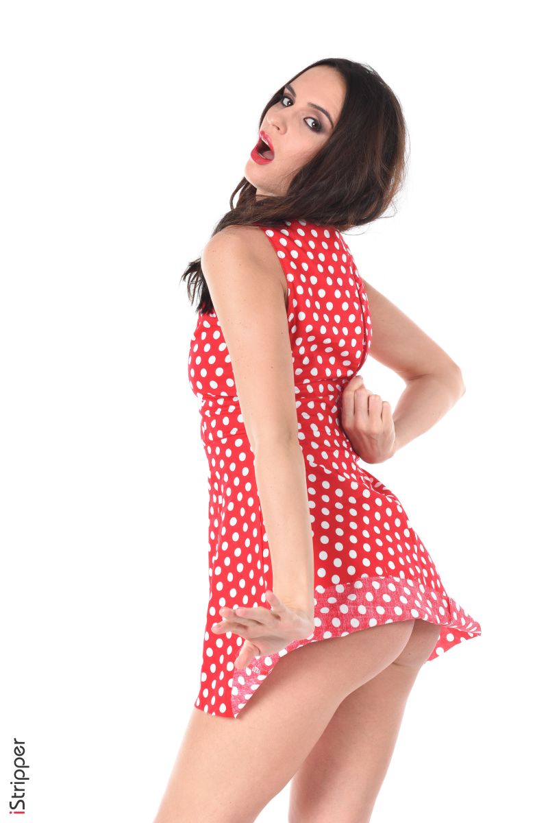 Leyla Lee: Cross My Heart