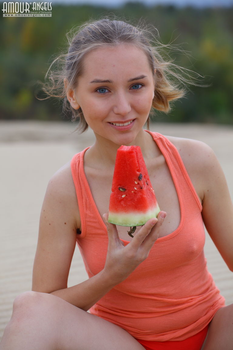 Meseda: WATERMELON. Cute teen babe