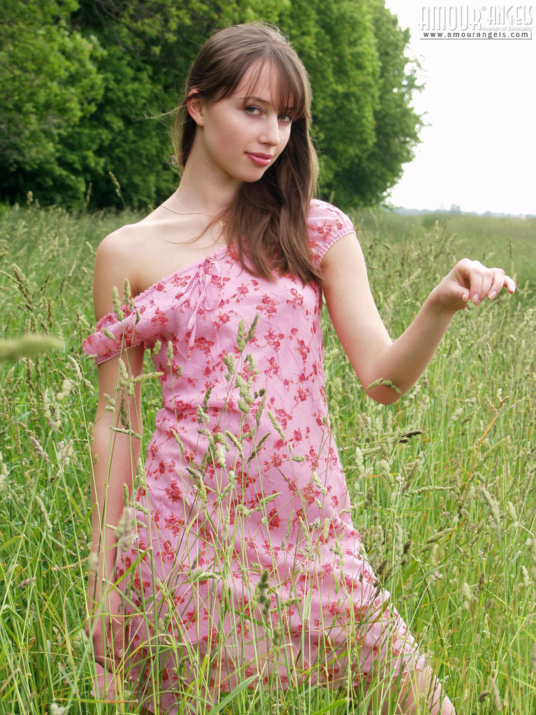 Angela: SWEET VIRGIN. Naturally Beautiful Girl