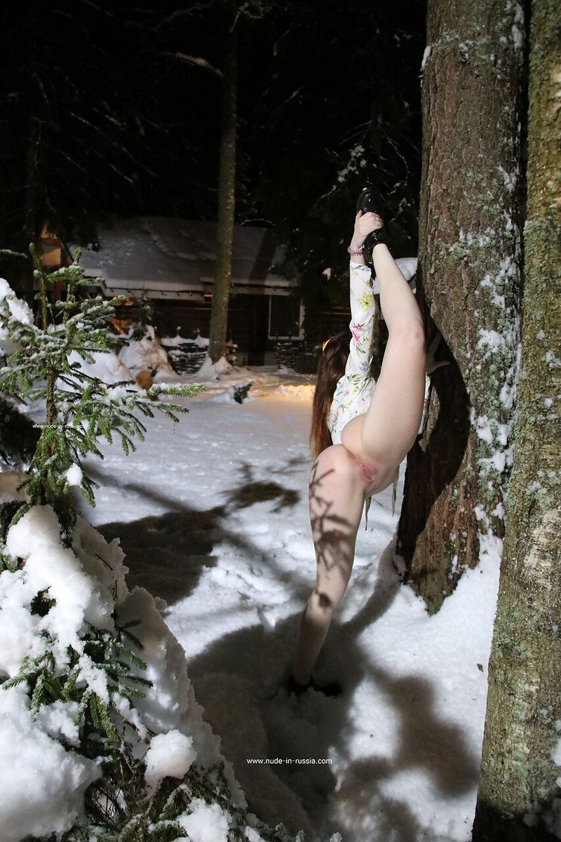 Kitsune Liss — Stretching in Snow