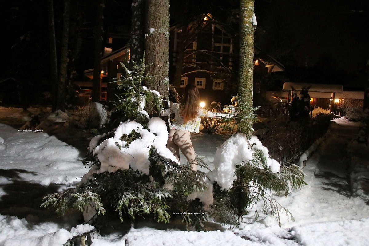 Kitsune Liss — Stretching in Snow