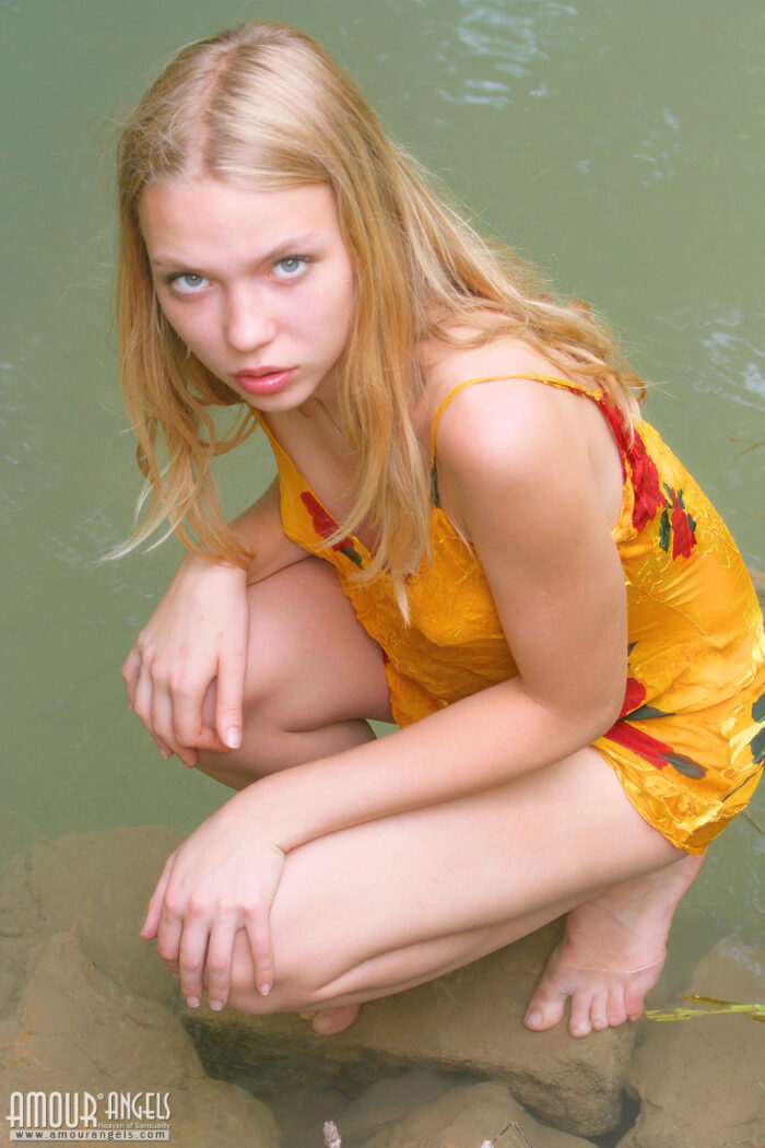 Polly: VIRGIN POLLY. Attractive Sweet Teen