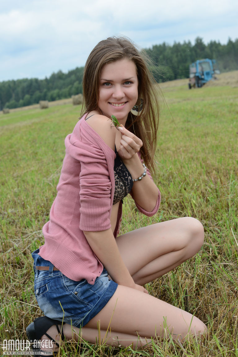 Rumba: NAKED BEAUTY. A shining light