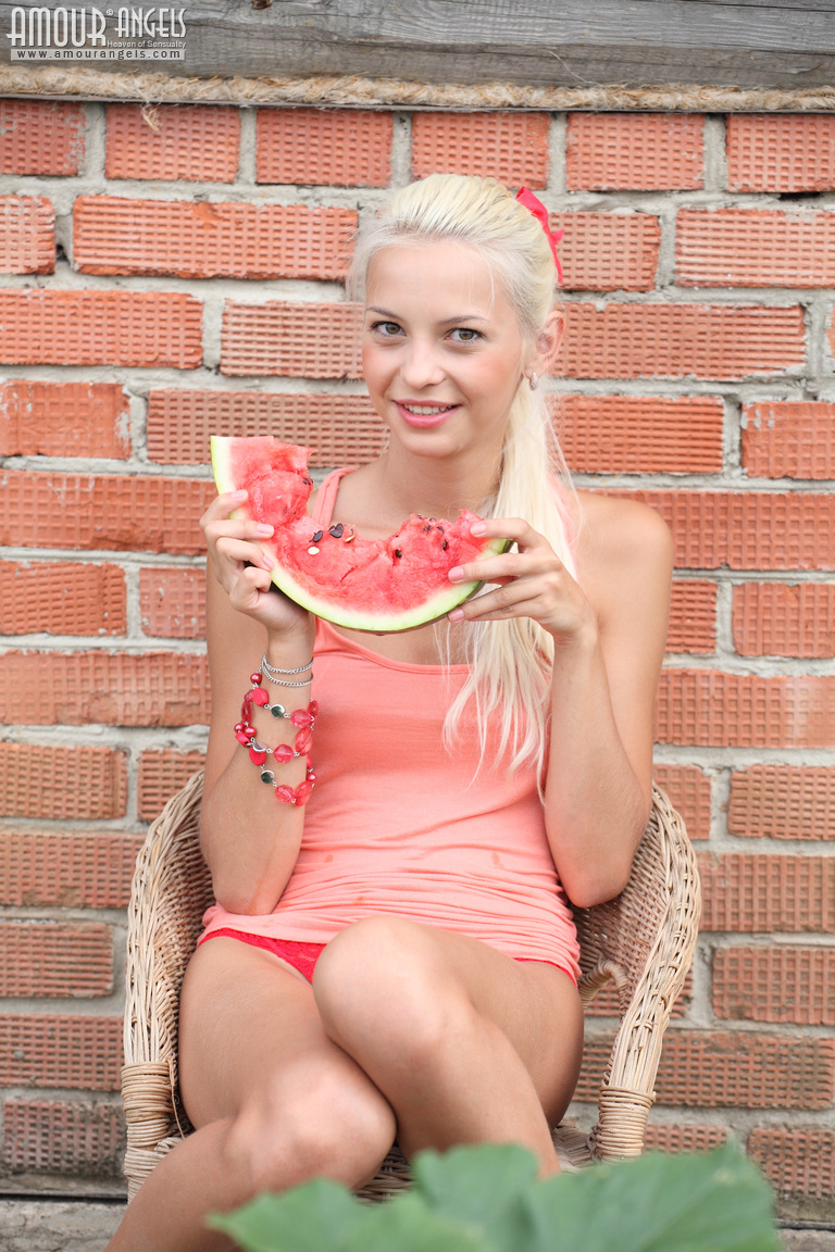 Linda: LUSH. Alluring teen blonde