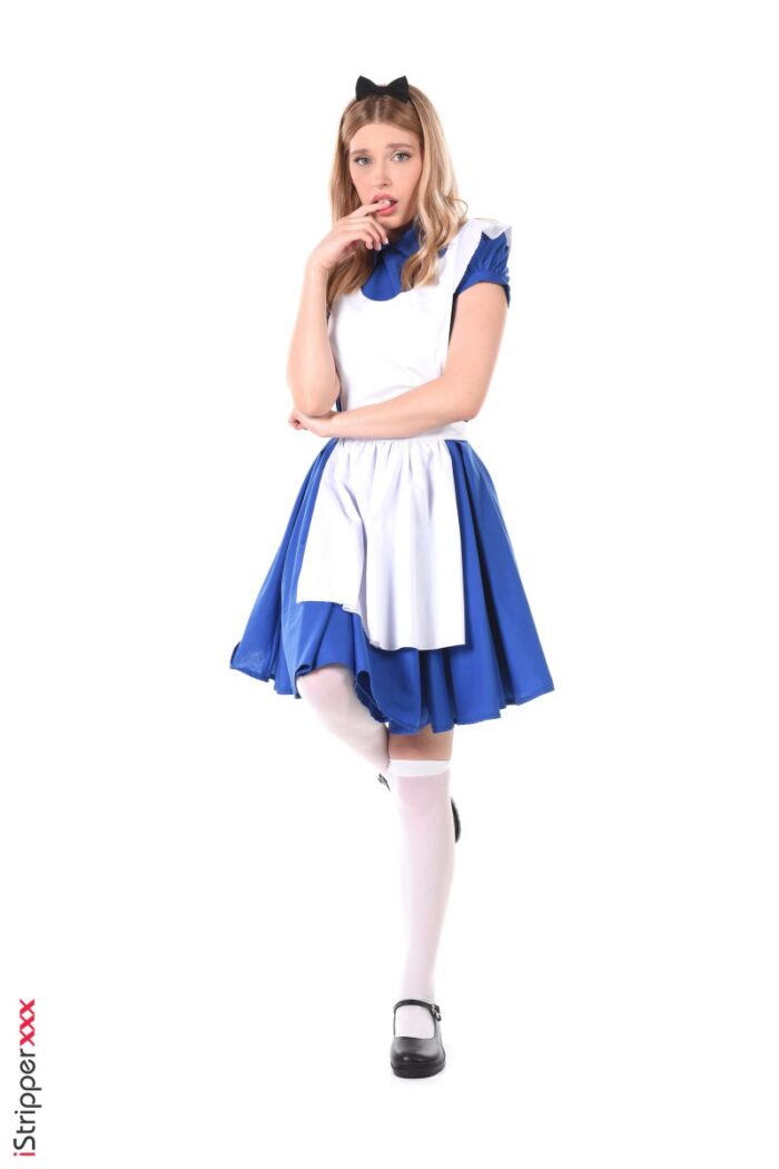 Freya Mayer: Deep Into My Wonderland