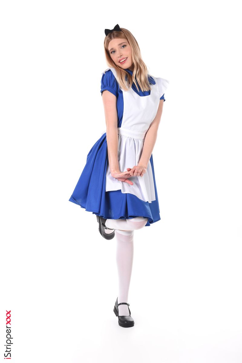 Freya Mayer: Deep Into My Wonderland