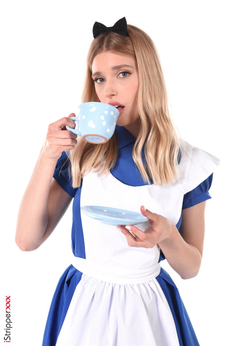 Freya Mayer: Deep Into My Wonderland