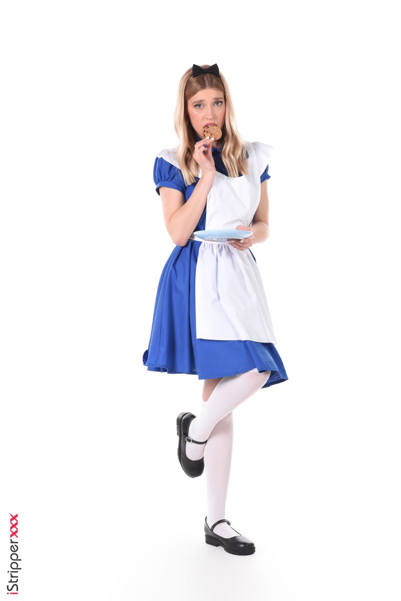 Freya Mayer: Deep Into My Wonderland