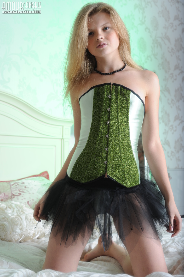 Kisa: GREEN MOOD. Teen in sexy lingerie