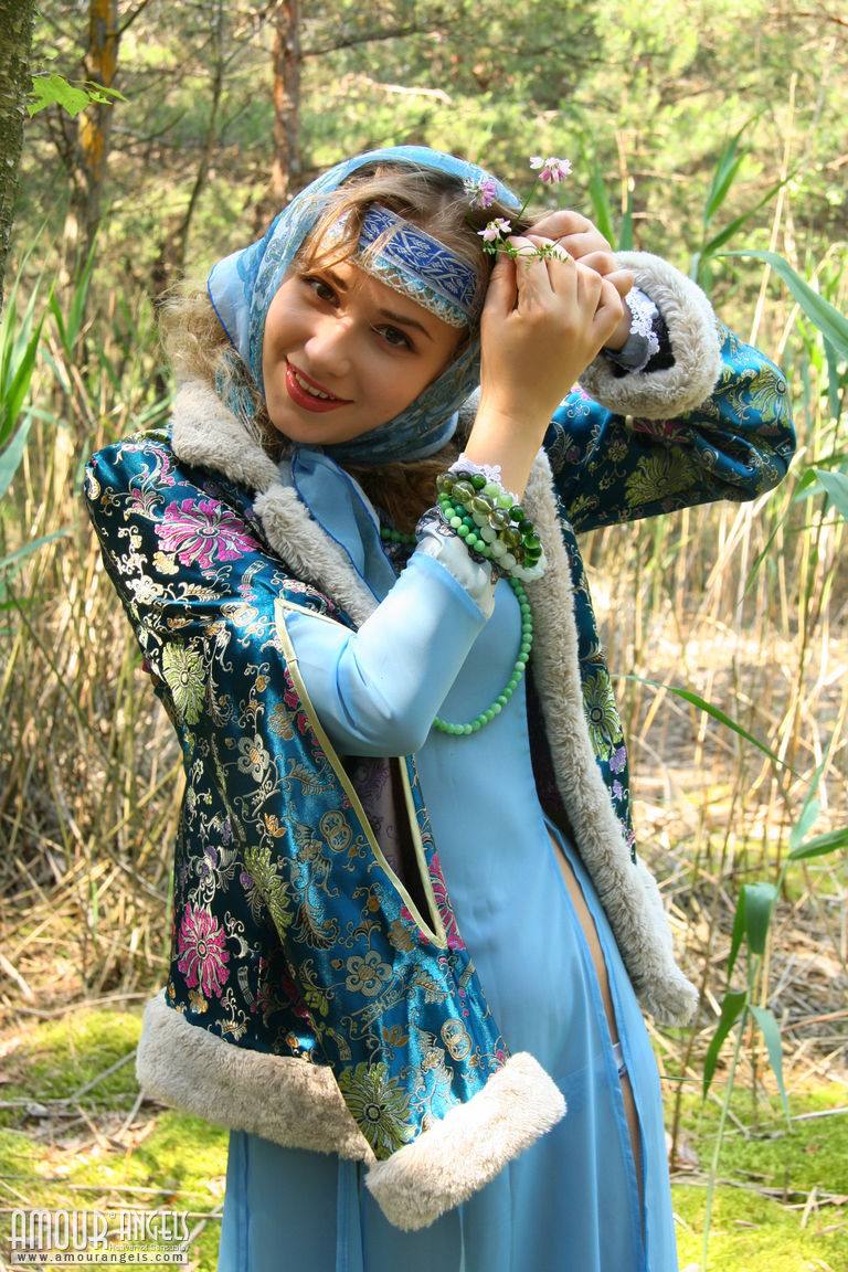 Lesya: VESNA. Cute babe teasing outdoor