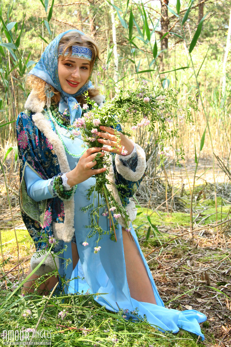 Lesya: VESNA. Cute babe teasing outdoor