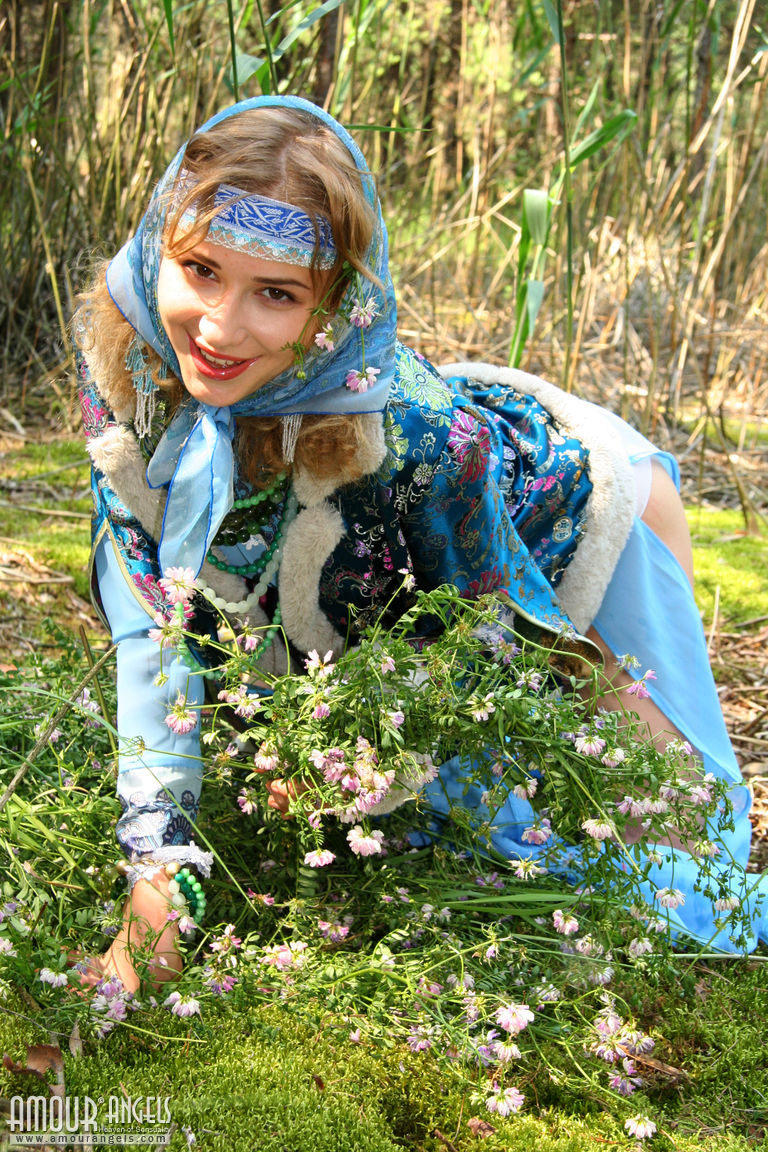 Lesya: VESNA. Cute babe teasing outdoor