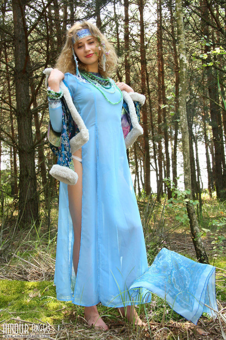 Lesya: VESNA. Cute babe teasing outdoor