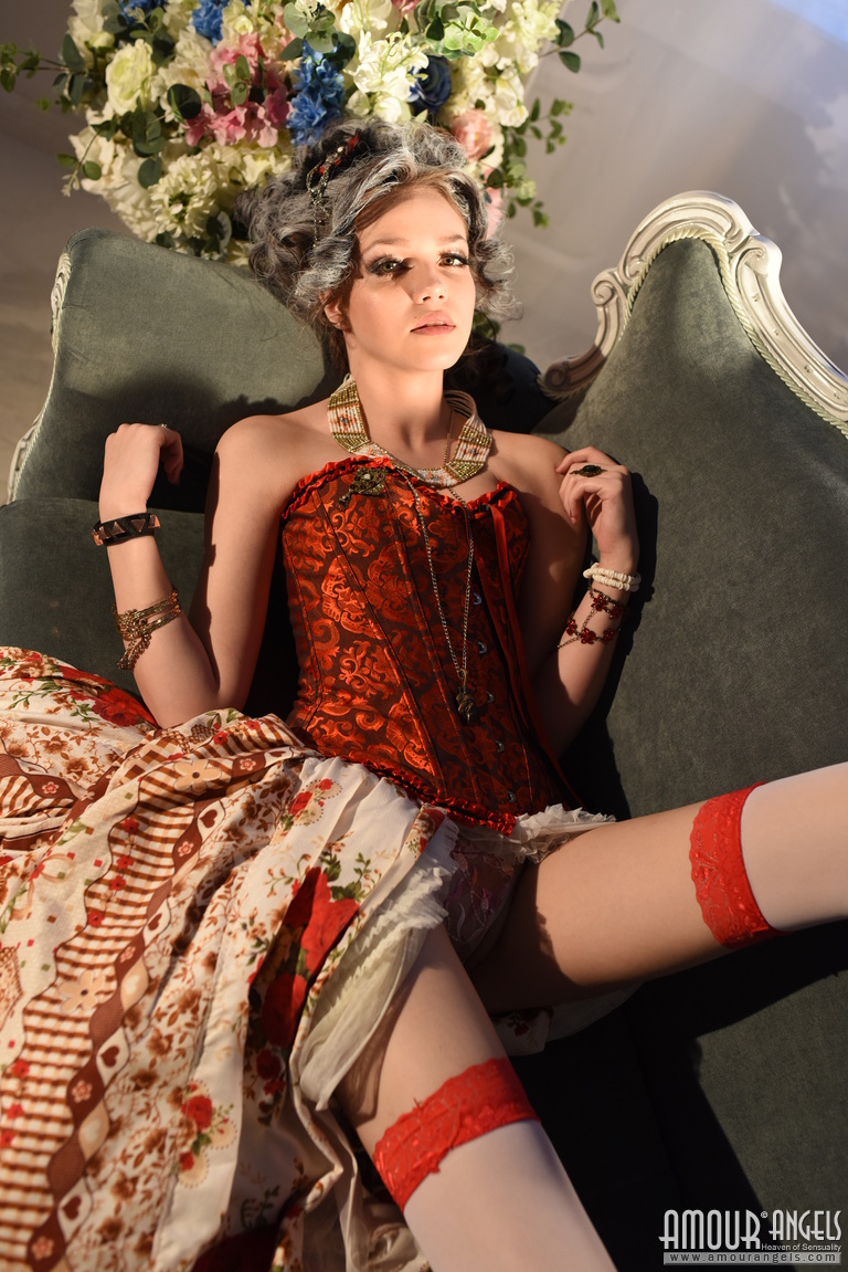 Lily: MARCHESA. Madame teen