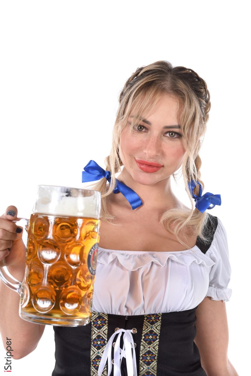 Yarina A: Bavaria, Here We Cum