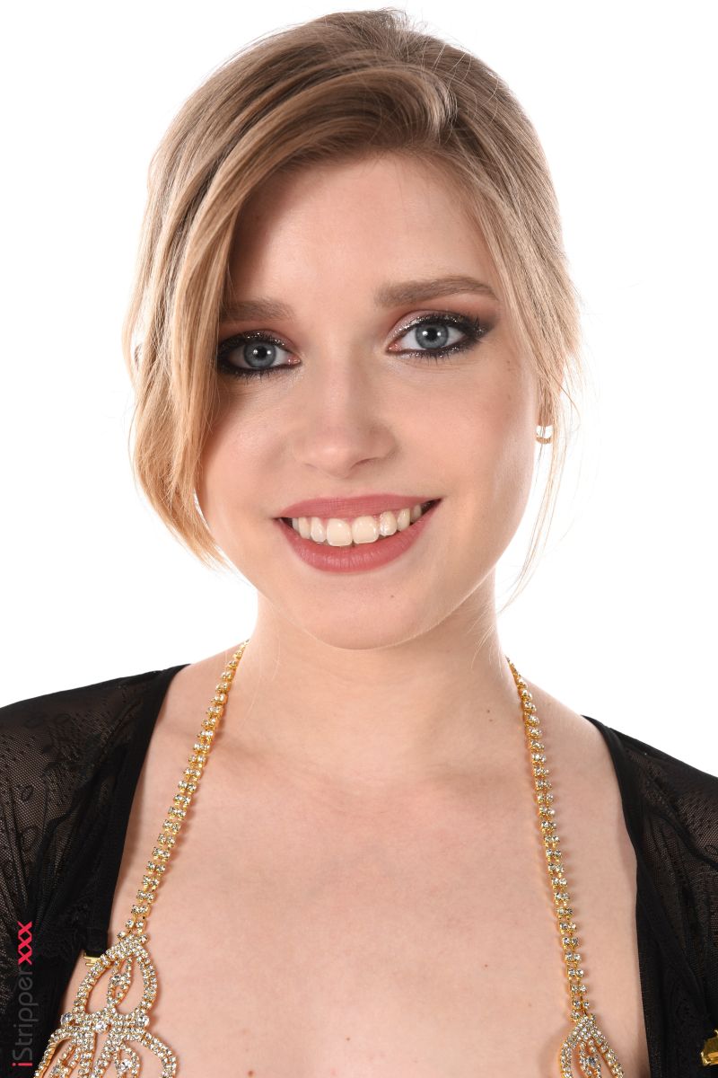 Freya Mayer: Elegance Personified