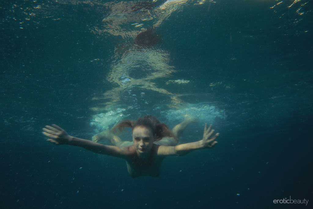 Newcomer Frida C flaunts her creamy, whie body with pink nipples and pink pussy at the beach.