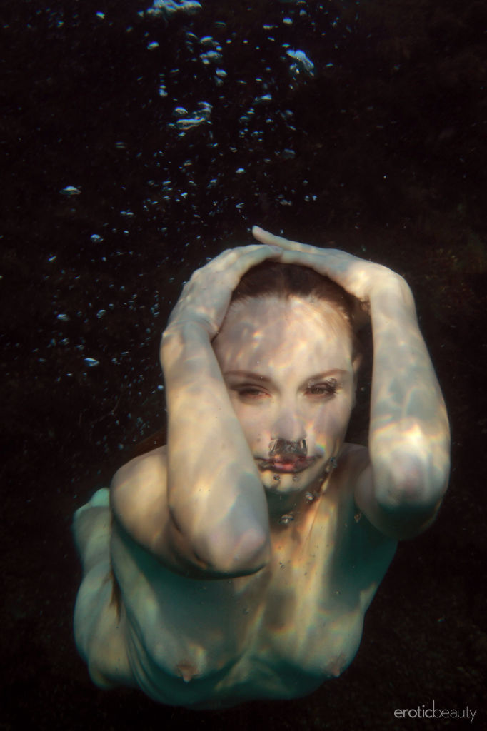 Newcomer Frida C flaunts her creamy, whie body with pink nipples and pink pussy at the beach.