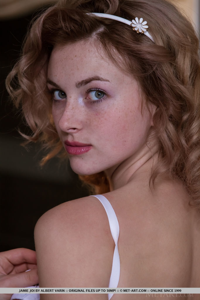 Alluring Jamie Joi shows off her creamy, slender body and sweet pussy on the bed.