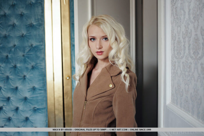 Under her coat, Nika N is naked and exposes her sexy long legs wearing platform heels