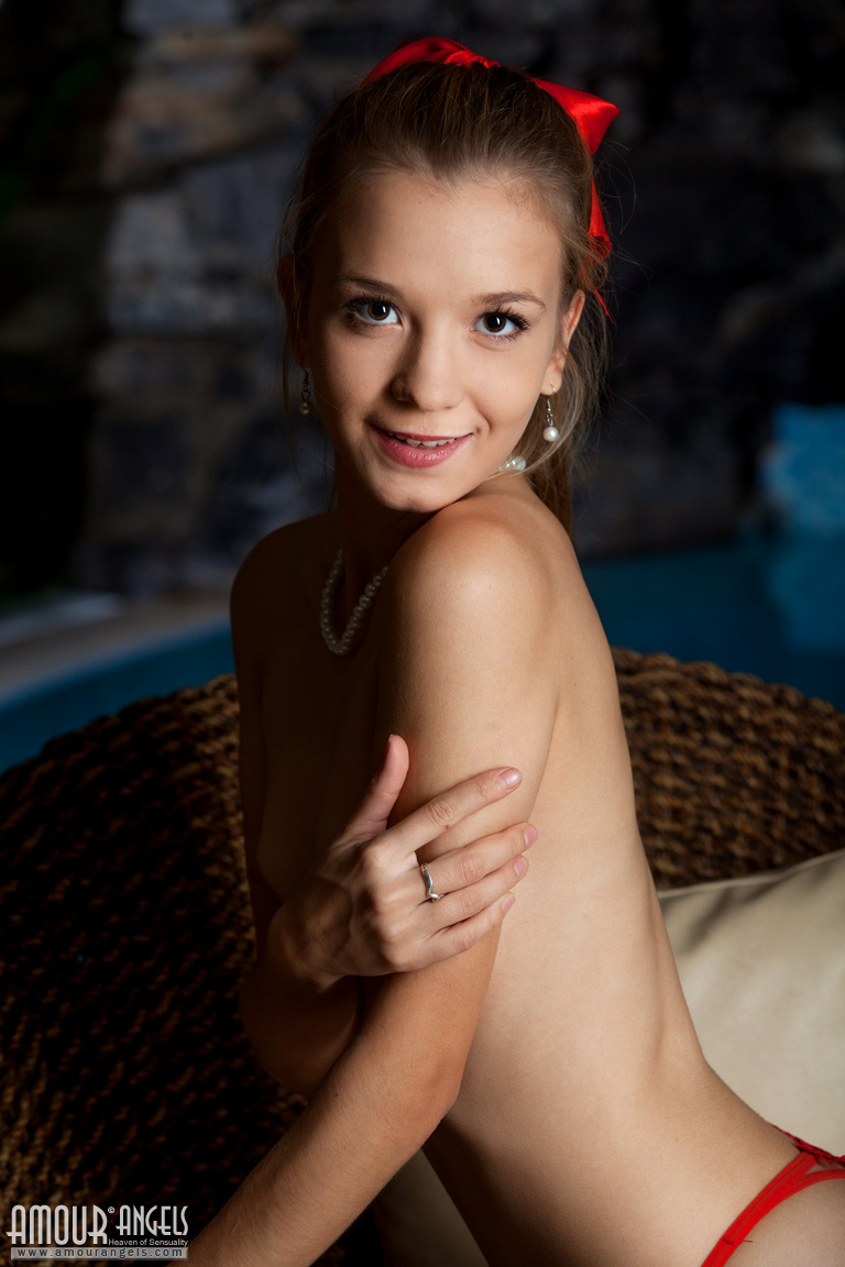 Alisabelle: PRESENTING ALISABELLE. Sweet pink cunt