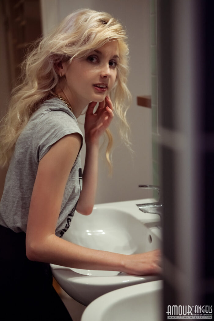 Angelik: PRESENTING ANGELIK. The perfect body