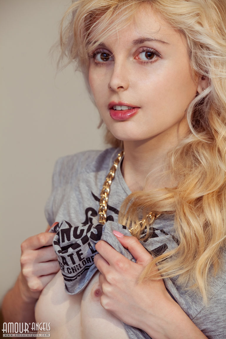 Angelik: PRESENTING ANGELIK. The perfect body