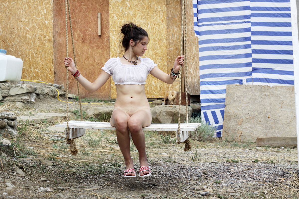 Camille 2 — On a Swing !