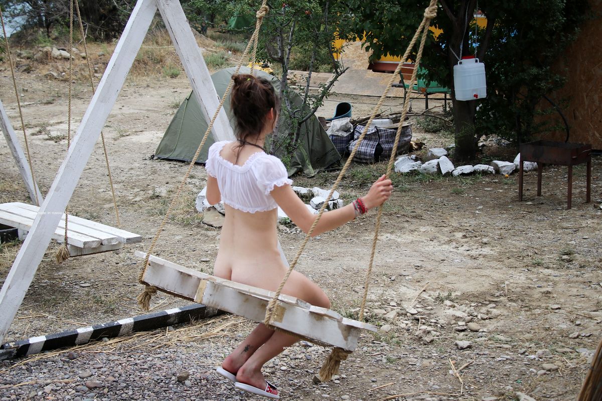 Camille 2 — On a Swing !