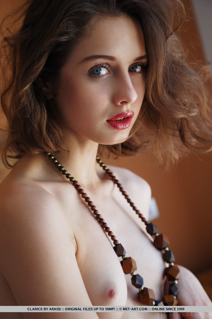 Alluring Clarice flaunts her amazing physique on the bed.