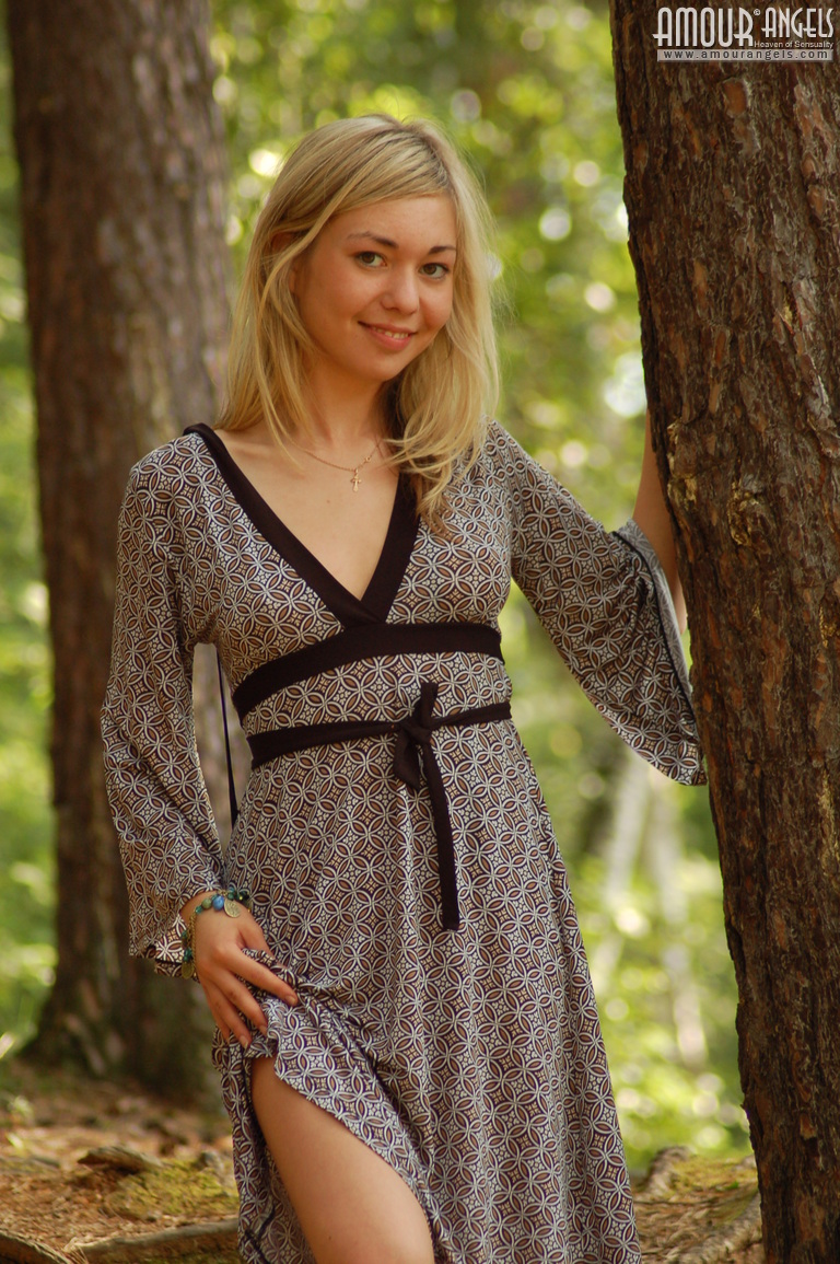 Julia: JULIA IN THE WOODS. Teen Photo Gallery