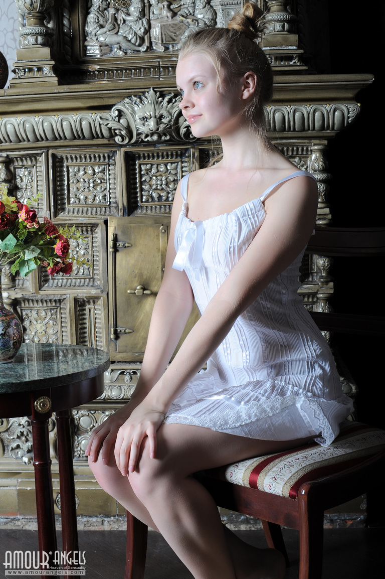 Kisa: BESAME. Sweet nude teenie