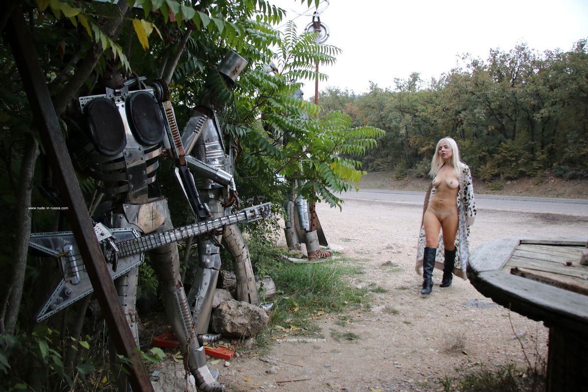 Raisa from NIR — Gasfort Cafe !