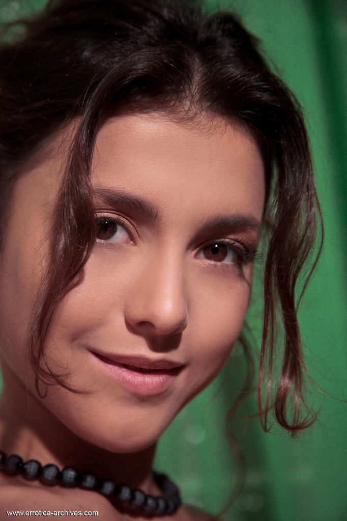 Sexy and confident Sati slowly and sensually strips off her lingerie and showcase her smooth and puffy breasts as well as her cute butt and scrumptious pussy.