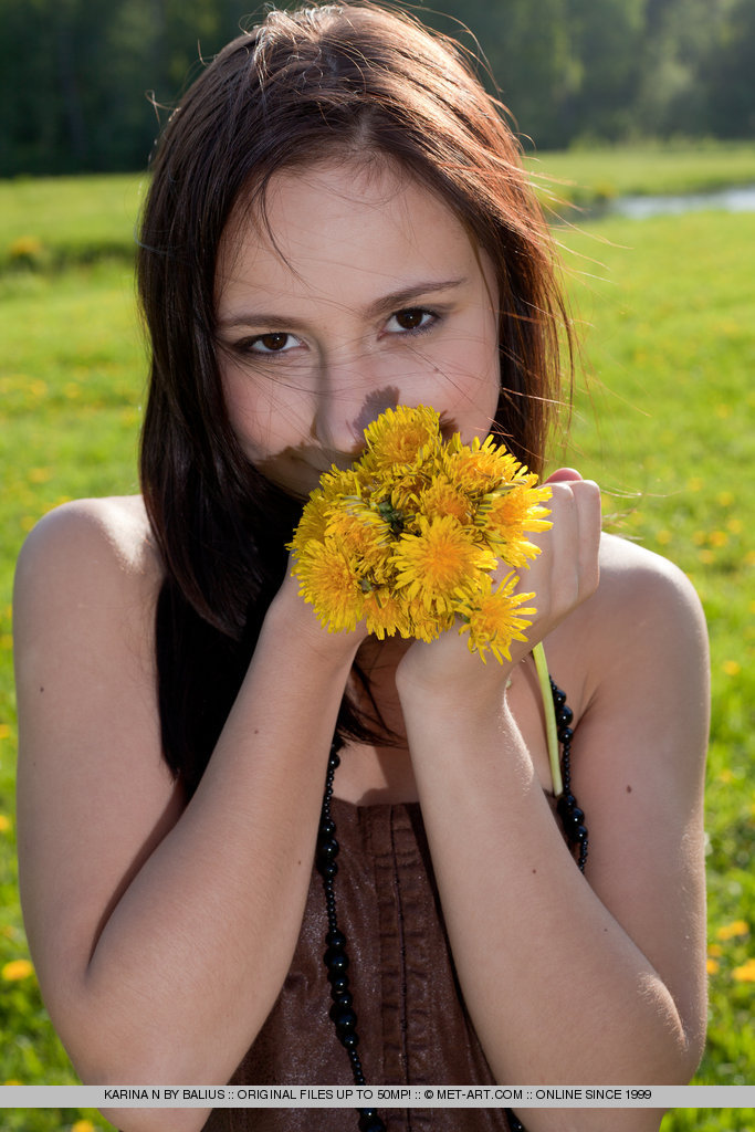 Sweet and girly Karina N baring her body by the grassfield