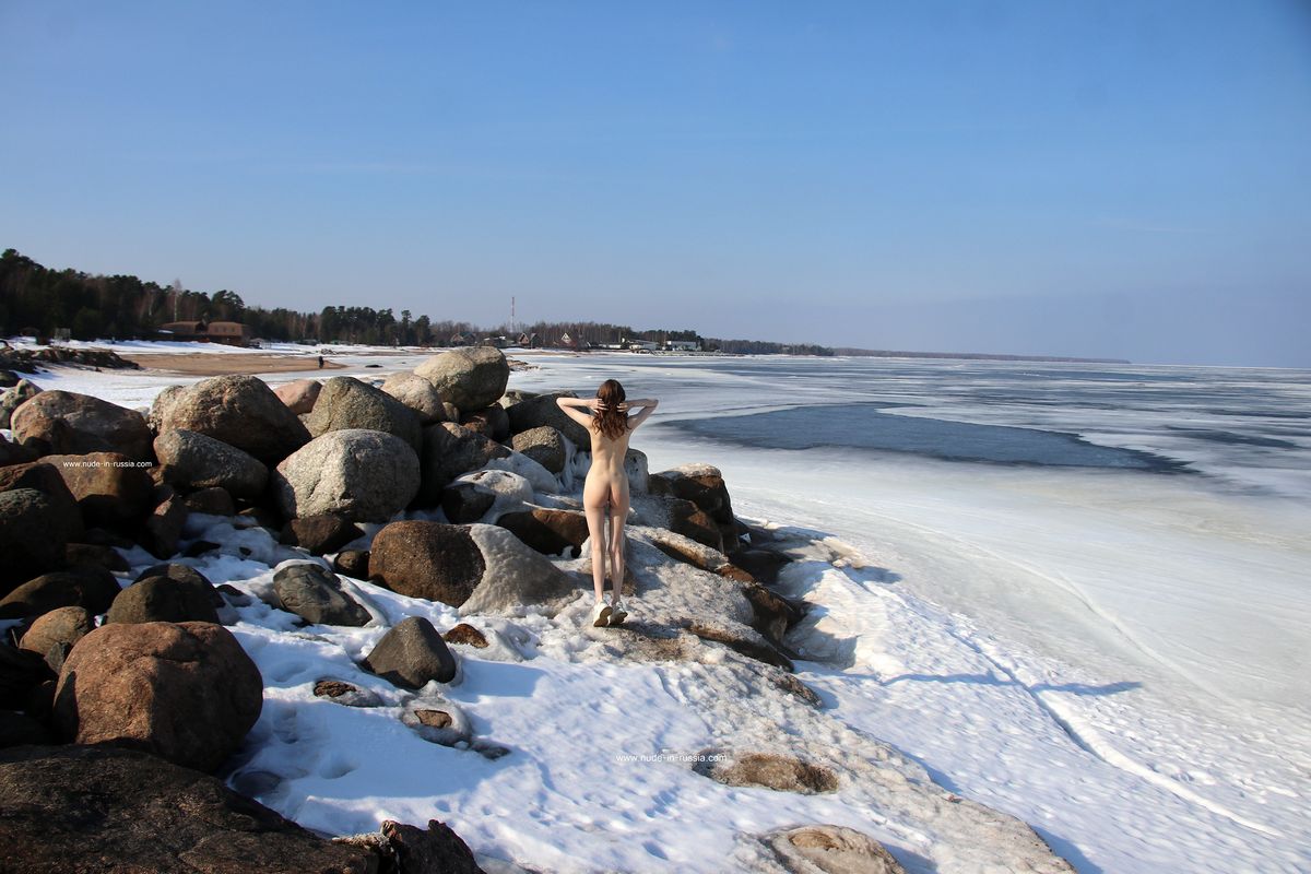 Alice X from NIR — Ladoga in Winter !